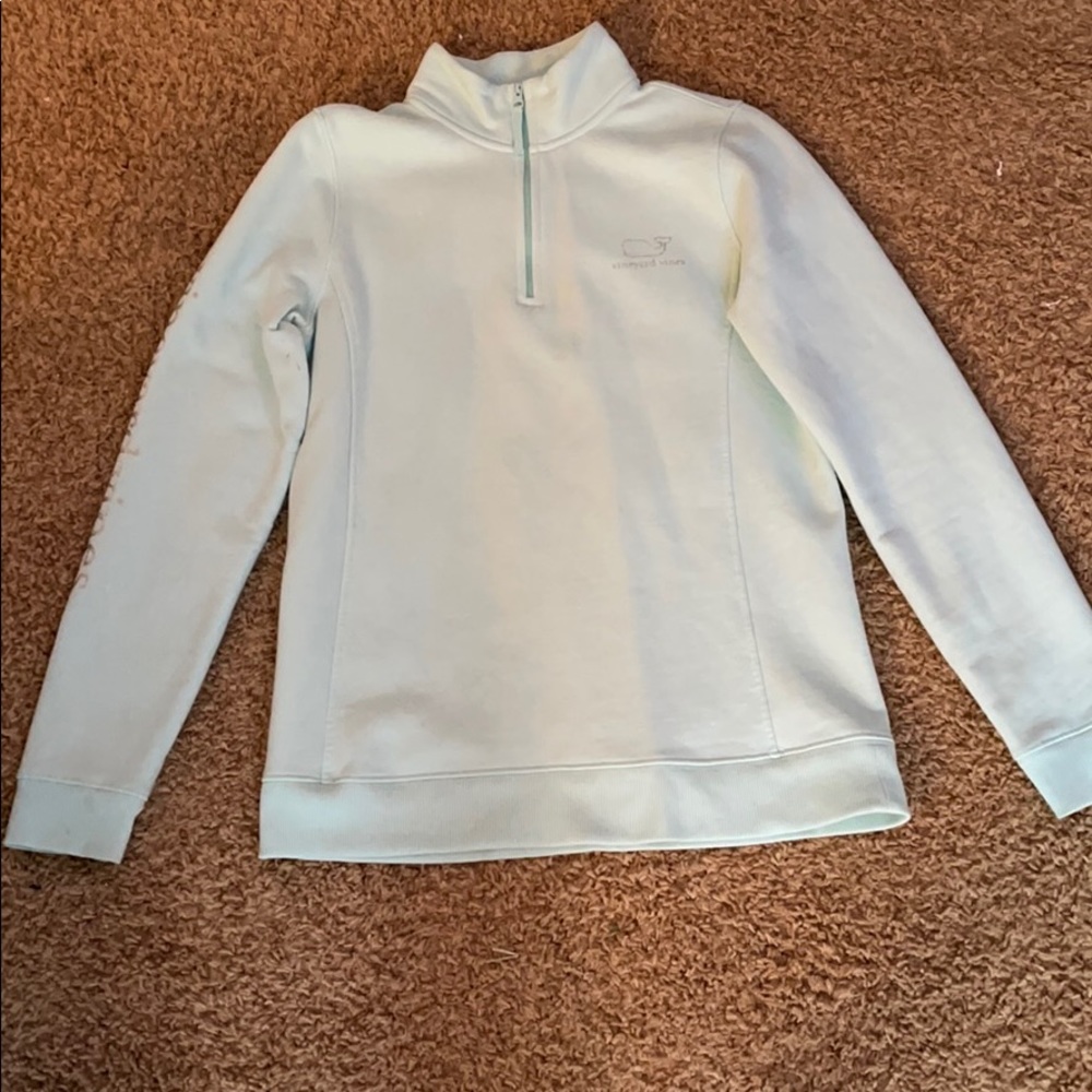 Vineyard vines sweater with silver detailing